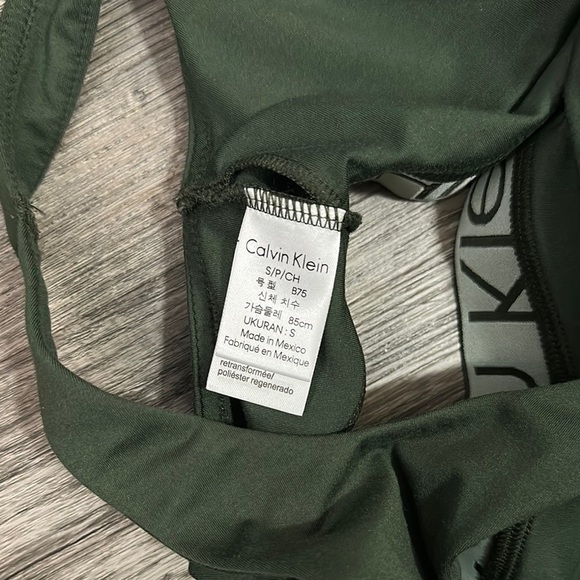 New Calvin Klein Green Sports Bra with Racerback Design - Picture 2 of 4
